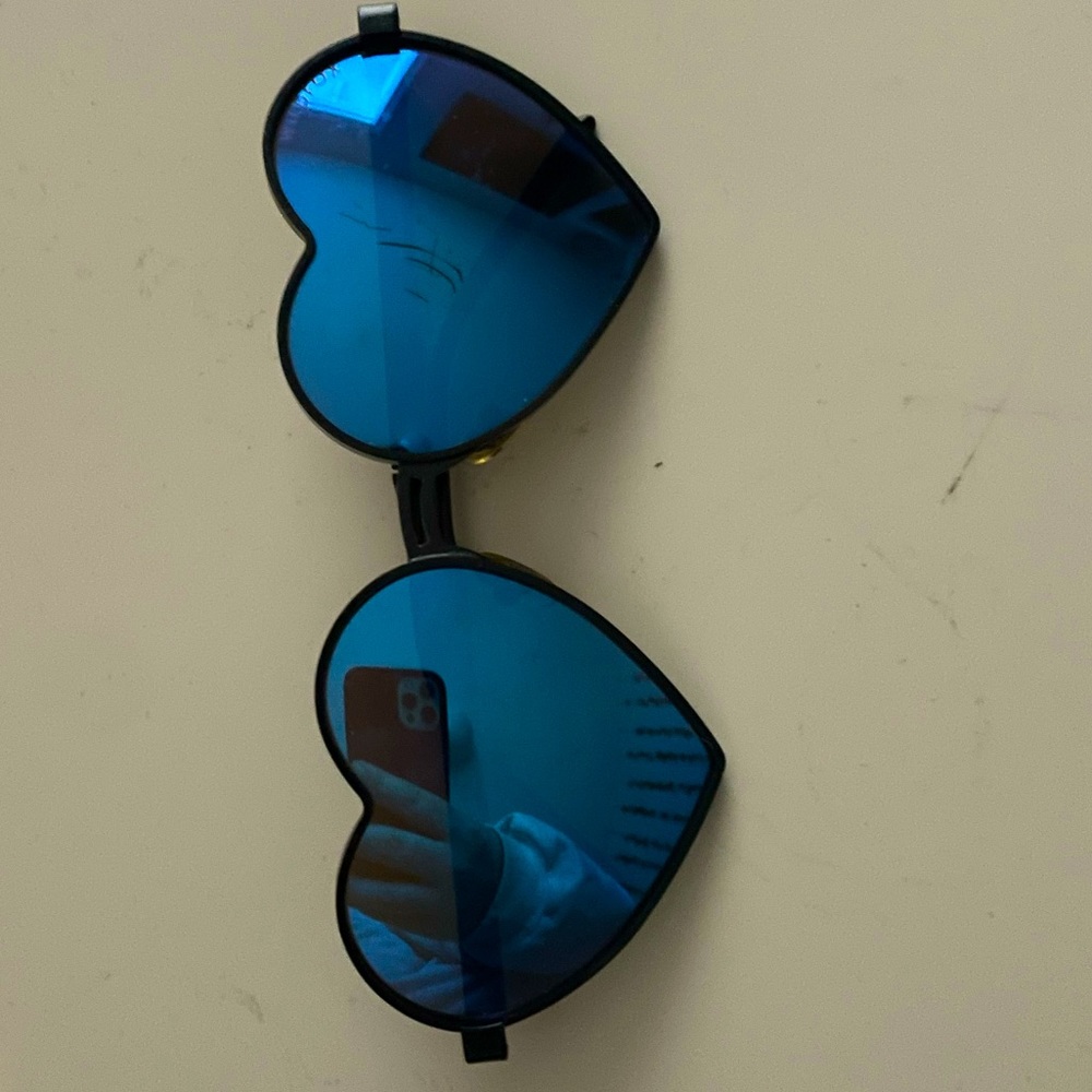 WildFox heart sunglasses
